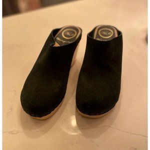 No. 6 clogs, forest green suede size 37